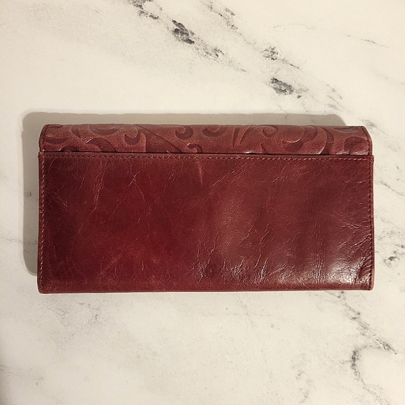 Unique HOBO The Original Burgandy Embossed with Brown Quilted Contrast Wallet - Picture 8 of 13